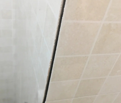 额尔古纳瓷砖空鼓维修公司分享阳台瓷砖脱落的修复过程可以分为以下几个步骤