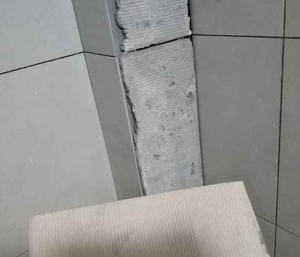 额尔古纳瓷砖空鼓维修公司分享下厨房瓷砖脱落的补救措施。